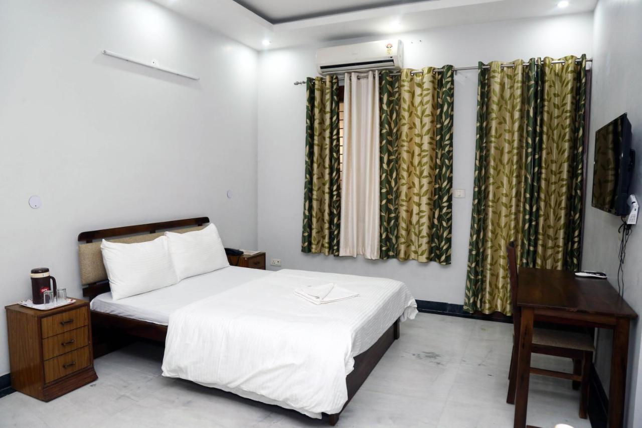 J P Residency Hotel Greater Noida Exterior foto