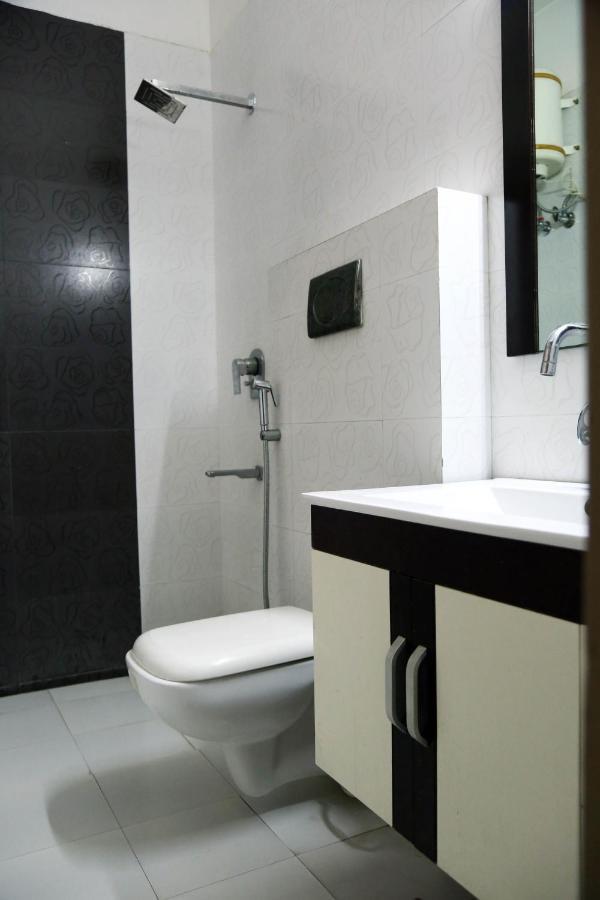 J P Residency Hotel Greater Noida Exterior foto