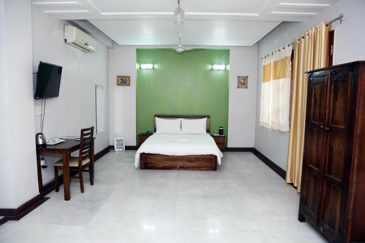 J P Residency Hotel Greater Noida Exterior foto